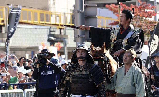 「ぎふ信長まつり」で織田信長に扮した俳優の木村拓哉=2022年11月6日、岐阜市