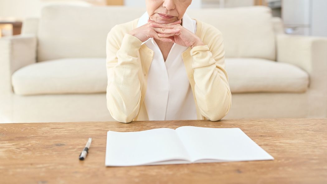 勧められた保険をそのまま選んではいけない…荻原博子｢50代からは一番安い保険が一番いい｣そのワケ