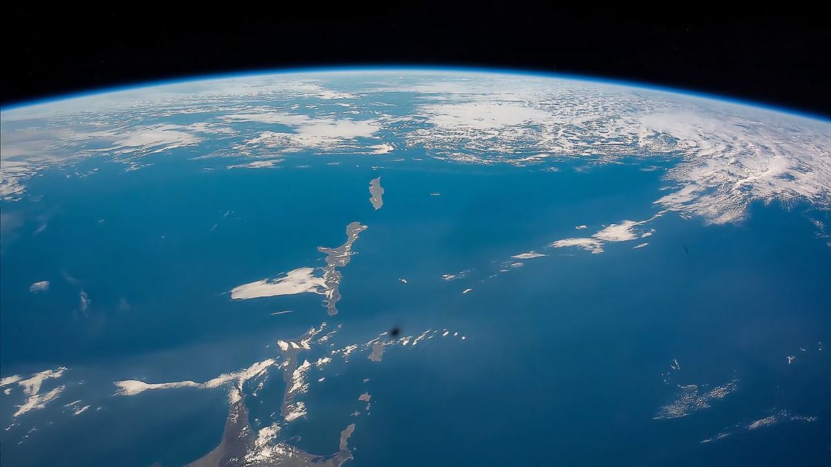 国際宇宙ステーションから見た歯舞群島、色丹島、国後島、択捉島、得撫島（2015年10月17日）