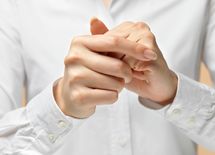 春先、日中の眠気は"爪もみ"で解消できる