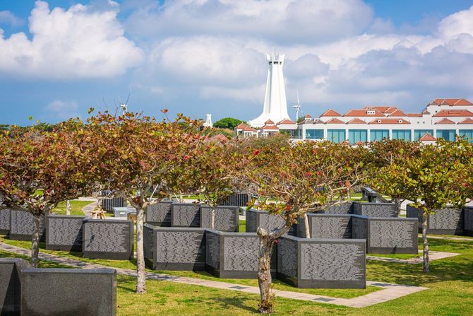 2017年3月24日、沖縄県糸満市の平和祈念公園内に設置されている慰霊碑