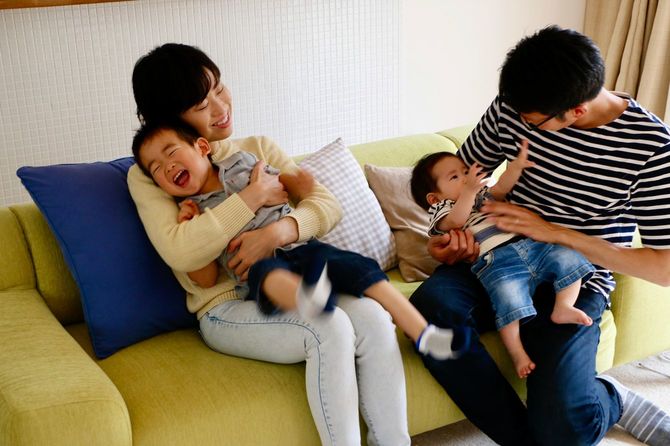 一緒に楽しんで育児をする夫婦