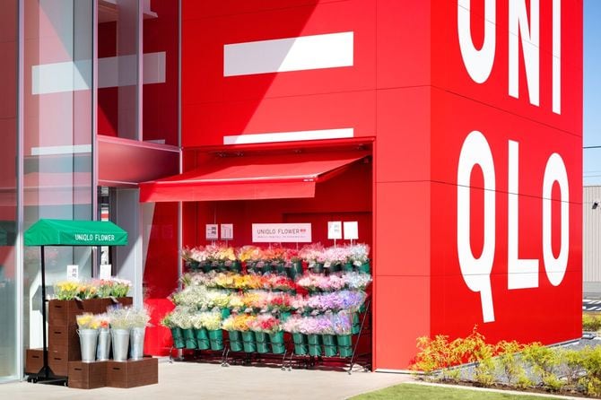 花を売るユニクロの店舗写真