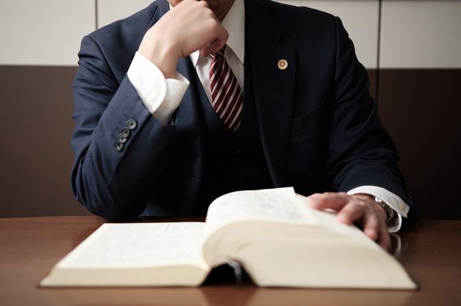 法律で悩む弁護士