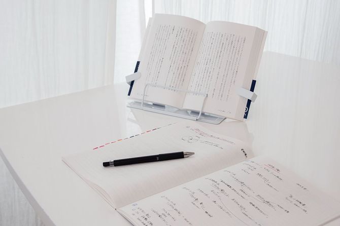 本を見ながら作業がしやすいブックスタンド