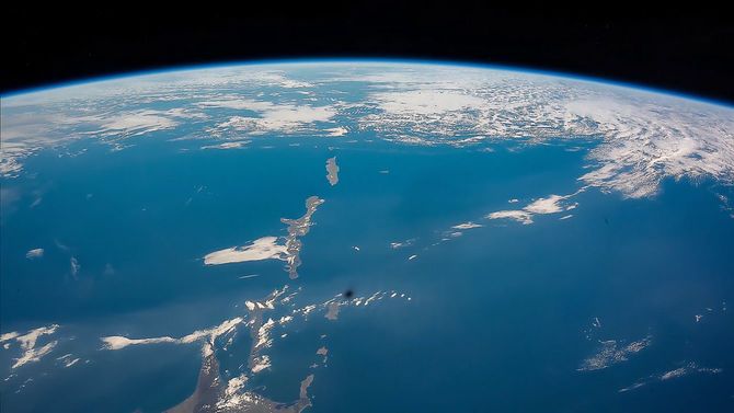 国際宇宙ステーションから見た歯舞群島、色丹島、国後島、択捉島、得撫島(2015年10月17日)