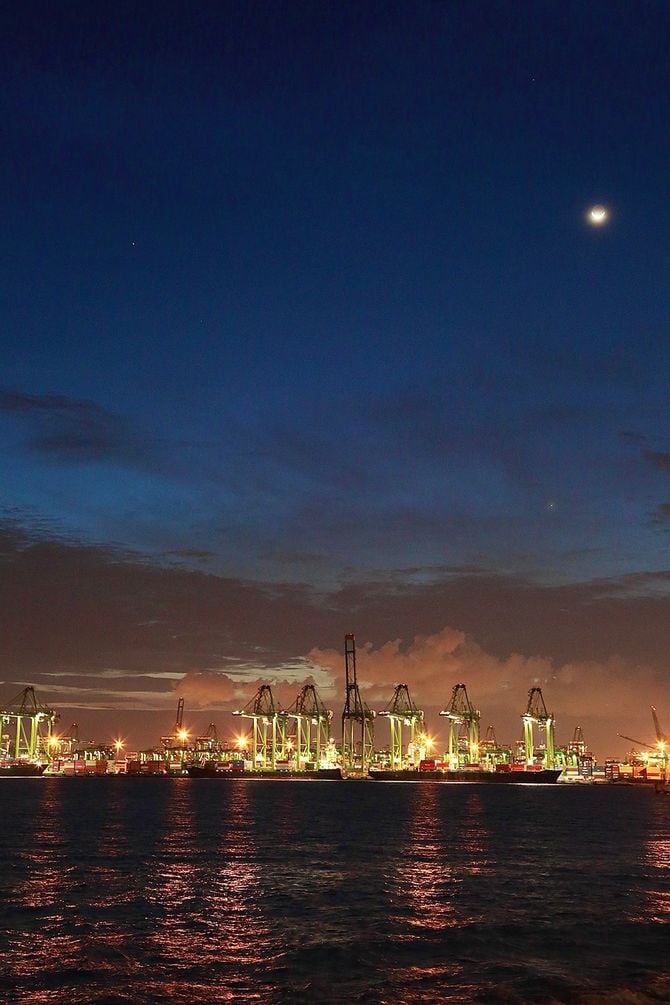 海から見た夜景