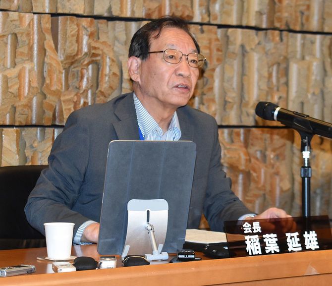 前田晃伸前会長の退職金減額を発表したNHKの稲葉延雄会長＝2023年7月11日、東京都渋谷区