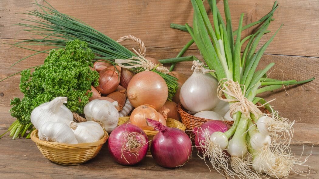 ニンジン並のベータカロテン量を誇る…医師｢体内の老廃物をスッキリ出して解毒に効果的な"ネギ科の野菜"｣