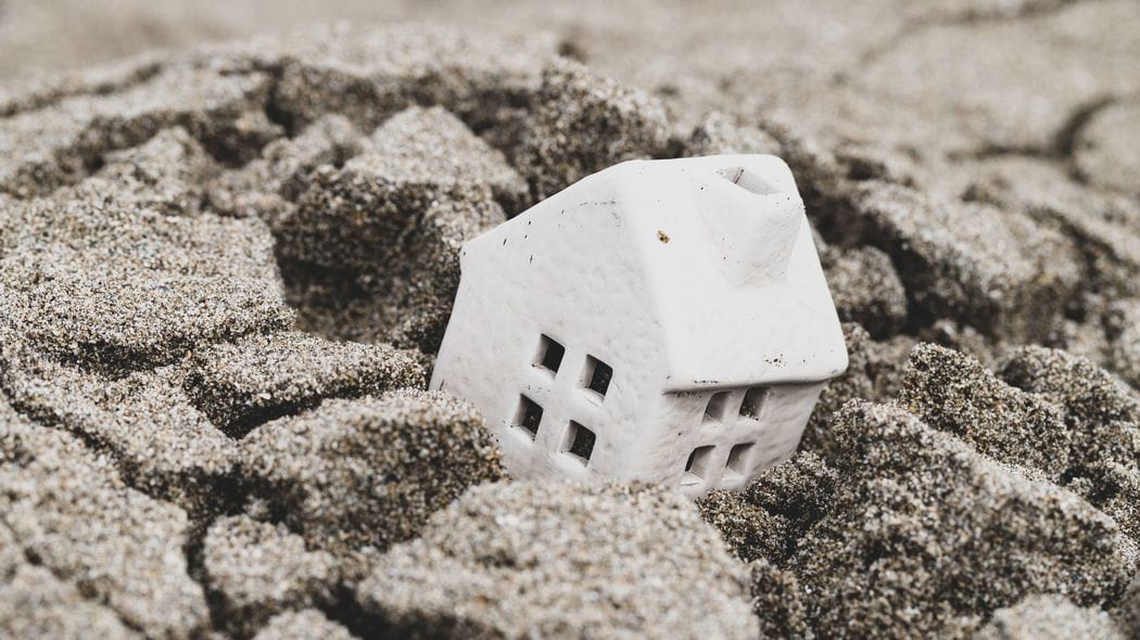 ｢傾いた家｣が続出するのは千葉県浦安市だけではない…大地震で液状化リスクが高い｢東京の地名｣ 海岸沿いの埋立地､河を埋め立てた土地で起きやすい