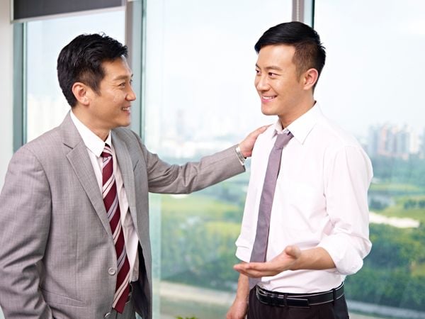上司をイジる部下が愛される4つの根拠 必ず心をつかむ「イジり褒め」とは
