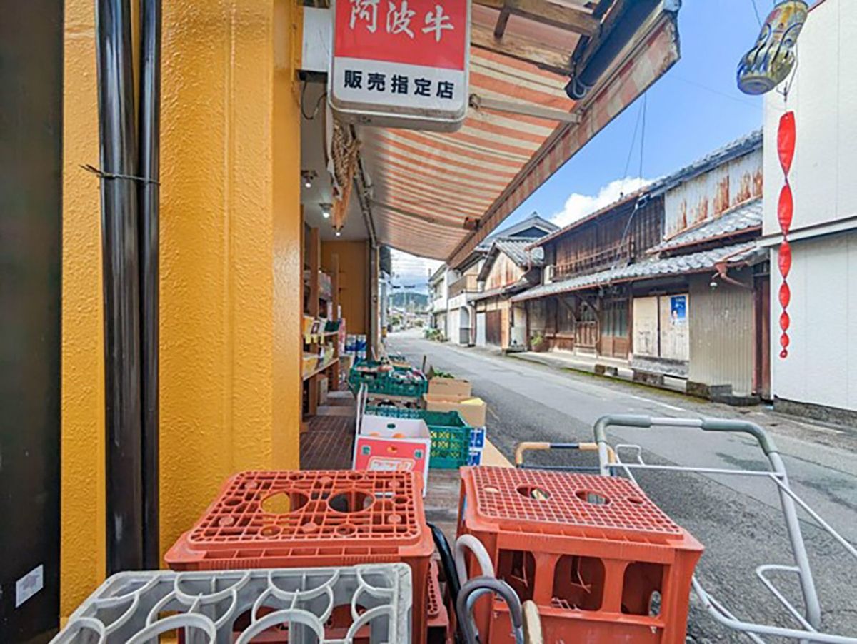 ショッピング大黒の周辺は古い街並みが広がっている