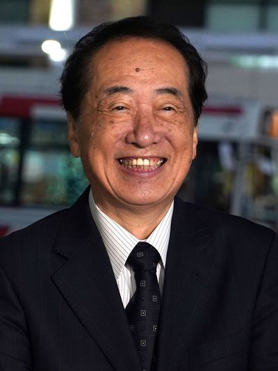 2024年11月16日、吉祥寺駅北口で都議補選の街頭演説をする菅直人