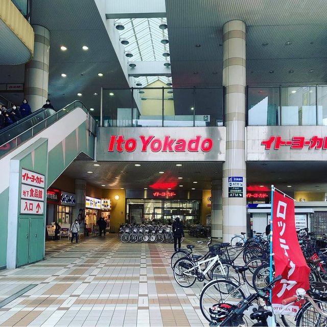 営業当時のイトーヨーカドー津田沼店（2023年2月撮影）。現在のSouthにも、入口の柱やエスカレーターなど、当時の面影が残っている