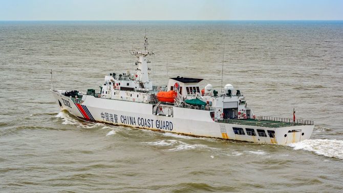 中国沿岸警備隊船舶パトロール：釣魚島沖の領海