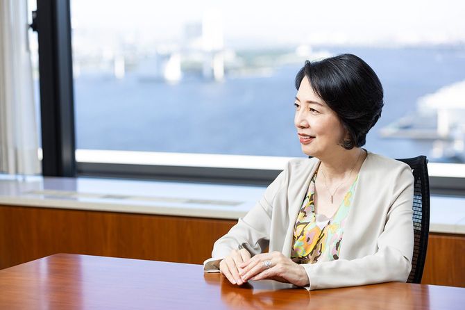 1988年に東京ガス入社。都市生活研究所や「食」情報センターで食の研究等に携わる。その後、家庭用ガス販売のPR業務や関係会社の人事総務業務を経て2015年4月、営業部門に異動。営業第2事業部長、広域営業部長などを歴任。23年10月、地域共創カンパニー長に就任。