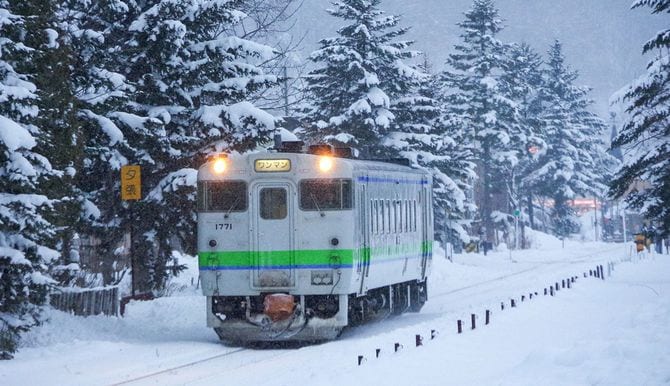 夕張駅から出発したローカル列車