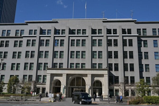 財務省の外観=2025年2月4日、東京都千代田区