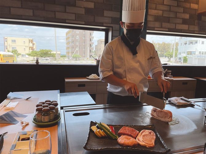 宮古牛やアグー豚など宮古島産の食材を鉄板焼きで楽しめるユキシオステーキ＝4月19日、宮古島市平良
