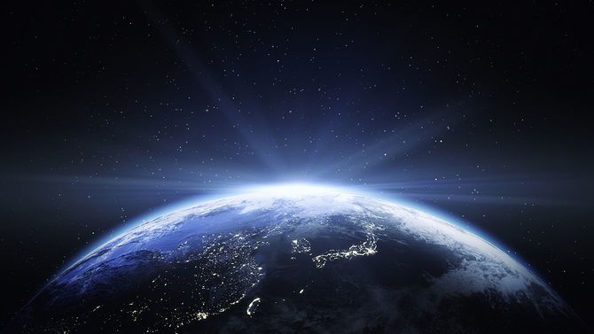 夜の宇宙から日本と中国への地球観覧。