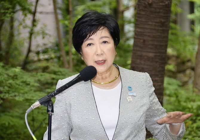 小池都知事は「EV原理主義」に取り憑かれている（東京都知事の公務後、報道陣の取材に応じる小池百合子氏、2024年6月20日）