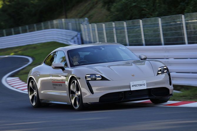 『ポルシェ・エクスペリエンスセンター東京』敷地内