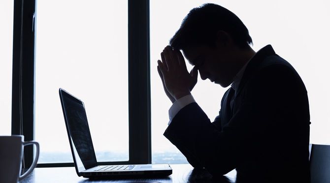 ストレスのたまったビジネスマン