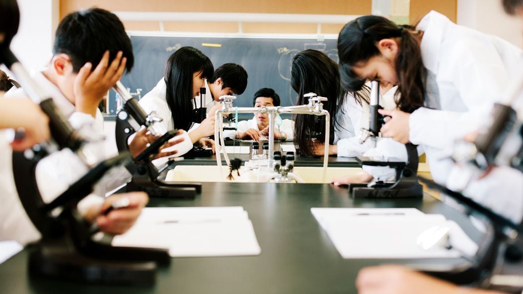 インスタントコーヒーをドリップしたらレギュラーコーヒーになるか…人気中高一貫校の驚きの授業 多くの受験生を集める人気校なのに突然の校名変更の理由