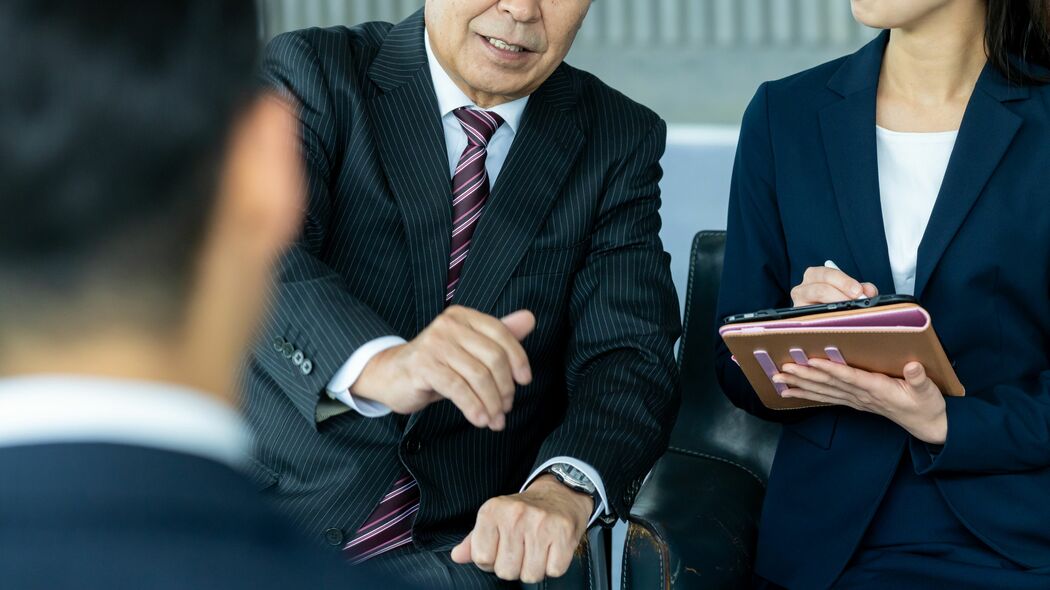 ｢ガラガラポン｣｢一気通貫｣｢交通整理｣…言語学者が発見した"おじさんビジネス用語"の意外な役割 ｢よしなに｣｢正直ベース｣｢全員野球で｣など様態を表す言葉が多いワケ