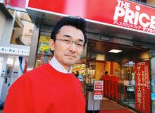 <strong>渡辺泰充</strong>●イトーヨーカ堂売場開発第二プロジェクト・プロジェクトリーダー。1959年、大阪府生まれ。近畿大学時代にジャスコで始めたアルバイトで小売りの面白さに目覚める。81年イトーヨーカ堂入社。初めてマネジャーを務めたのがこの西新井店だった。その後北京店店長、ららぽーと横浜店店長等を経て、今回の「ザ・プライス」プロジェクトリーダーに任命される。