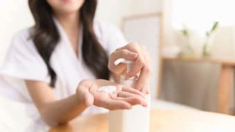 化粧水を買うときは容器の裏側を見たほうがいい…専門家が｢1000倍の水分を抱え込む｣と話す保湿成分の名前