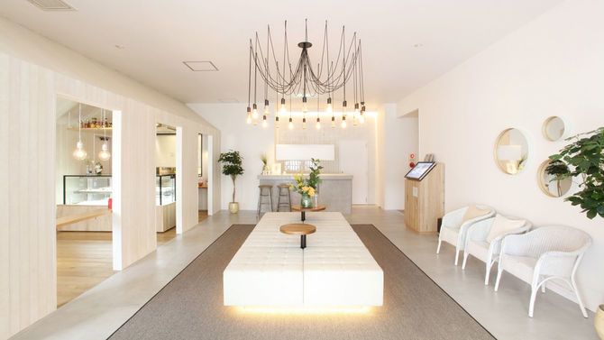 ホテル&スイーツフクオカの1階フロントロビー