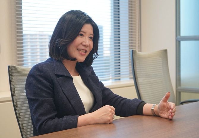 プレジデント社で取材に応じる、人事コンサルタントの田中麻衣子さん