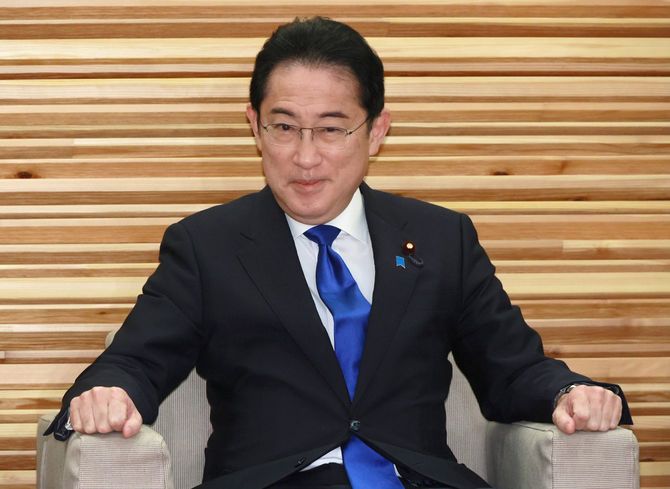 閣議に臨む岸田文雄首相＝2023年3月28日午前、首相官邸
