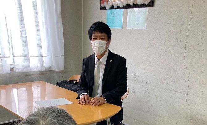 タクシー運転手から弁護士に転身した的場守夫さん。キャリアをジャンプアップしたつもりも、実感もないという