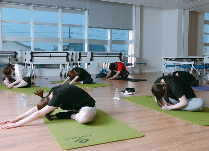 社内有志のヨガクラブは、週2回開催