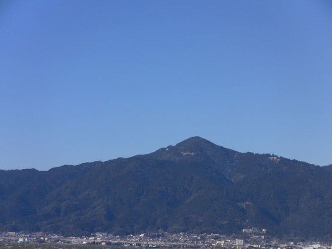 琵琶湖から見た比叡山