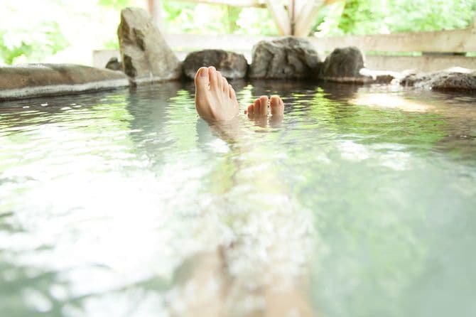 露天風呂に浸かっている人の視線