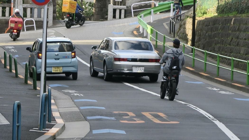 ペダルを回さず猛スピードで走り去る…危険すぎる｢電ジャラス自転車｣を､なぜ警察は野放しにするのか 原付より速いのに､無免許で歩道を爆走している