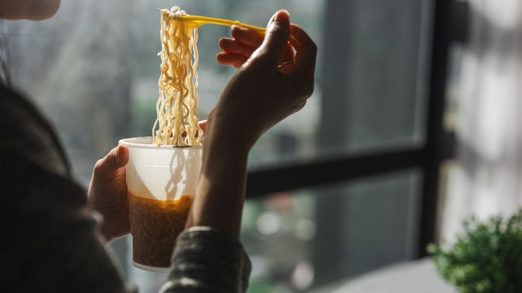 そりゃ子供が生まれないわけだ…大人になっても自立しない｢子供部屋おじさん｣が世界中で蔓延する理由 至れり尽くせりの｢ママホテル｣現象が進行中