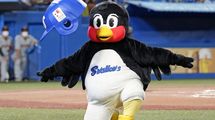 つば九郎をきっかけに野球を好きになった人がたくさんいた…ヤクルトのマスコットがやっていた｢別格｣の行動