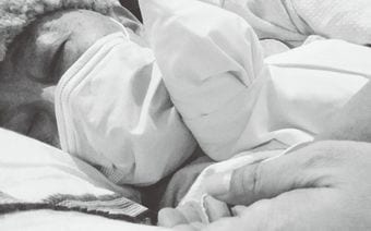 ｢そんなのウソよ｣がんを告白→泣き崩れるフリーアナ･笠井信輔に妻が即答した一言に込められた"真意"