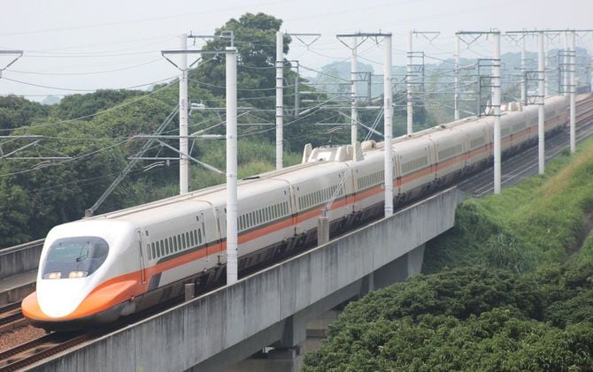 台湾高速鉄道700T型電車のTR17編成