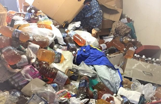 ペットボトルの中身はウーロン茶ではない。