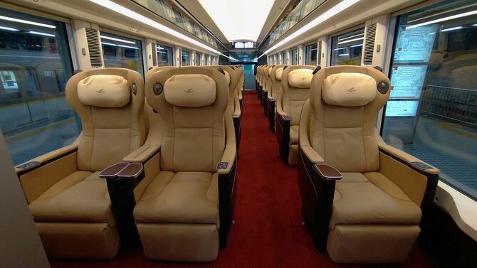 特急ひのとりのプレミアム車両の座席