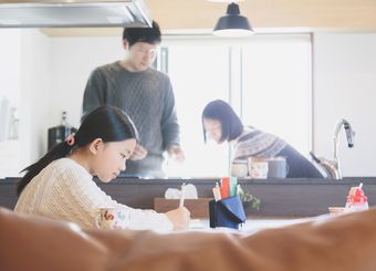 "奨学金"を返した親を待ち受ける貧困老後
