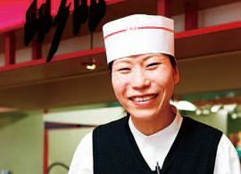 利益1 超へ 初の女性店長 走る 女性トップセールス11人の 奥の手 見せます 7 餃子の王将 President Online プレジデントオンライン