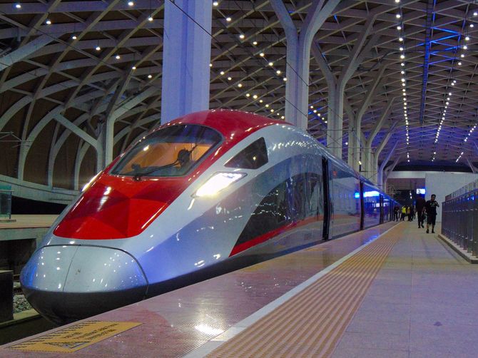 ハリム駅に停車中のEMU KCIC400AF Whoosh