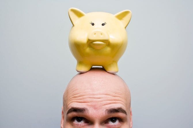 頭の上に乗る貯金箱