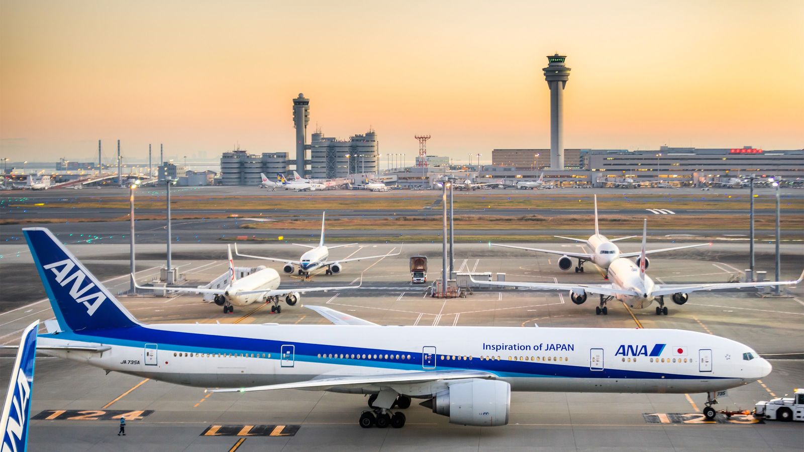 羽田空港の｢定時運航率｣は世界トップクラス…1日最大1300回以上の離着陸を捌く航空管制官の｢すごい仕事｣ 一方､成田空港で時間通りに発着できない理由